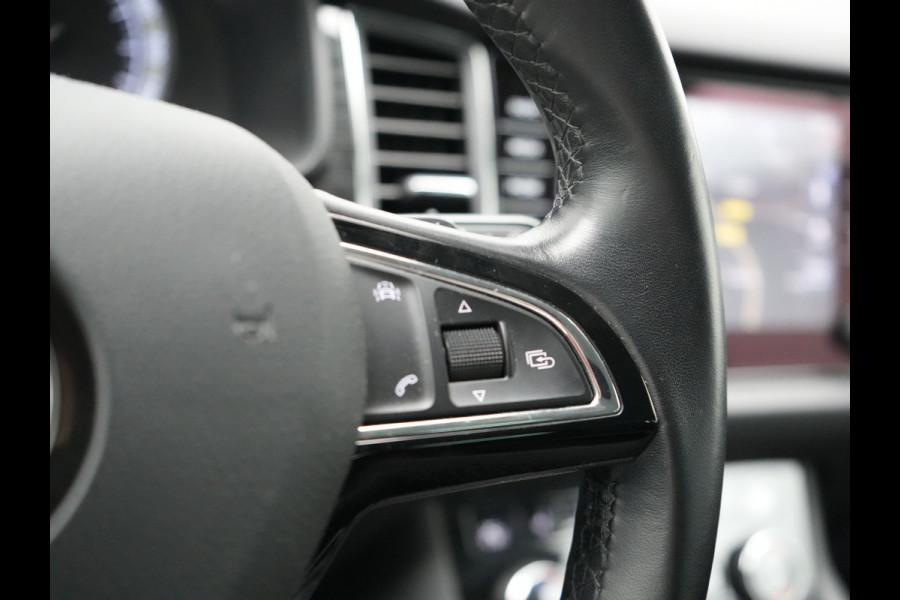 Škoda Kodiaq 7 Persoons Style DSG 150pk Dealer O.H Adaptive Cruise | Sportstoelen Memory & Verwarmd | Navigatie | Apple Carplay | DAB | Front Assist | Draadloos Laden |