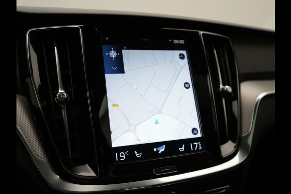 Volvo V60 T6 Twin Engine AWD Inscription Plug In Hybrid 340pk Dealer O.H. PHEV | Panodak | Trekhaak af Fabriek | Lederen Sportstoelen Memory | Apple Carplay | Navigatie | Camera | Virtual | Stoelverwarming |