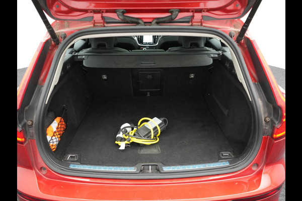 Volvo V60 T6 Twin Engine AWD Inscription Plug In Hybrid 340pk Dealer O.H. PHEV | Panodak | Trekhaak af Fabriek | Lederen Sportstoelen Memory | Apple Carplay | Navigatie | Camera | Virtual | Stoelverwarming |