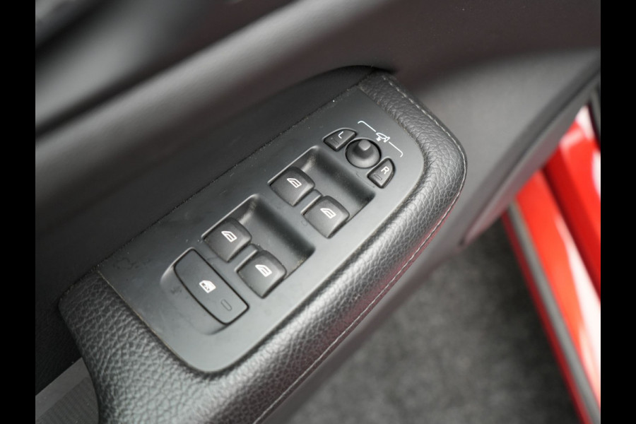 Volvo V60 T6 Twin Engine AWD Inscription Plug In Hybrid 340pk Dealer O.H. PHEV | Panodak | Trekhaak af Fabriek | Lederen Sportstoelen Memory | Apple Carplay | Navigatie | Camera | Virtual | Stoelverwarming |