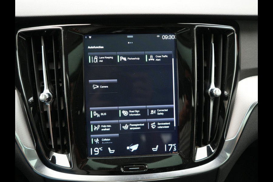 Volvo V60 T6 Twin Engine AWD Inscription Plug In Hybrid 340pk Dealer O.H. PHEV | Panodak | Trekhaak af Fabriek | Lederen Sportstoelen Memory | Apple Carplay | Navigatie | Camera | Virtual | Stoelverwarming |