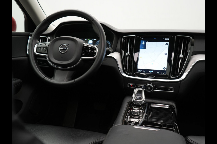 Volvo V60 T6 Twin Engine AWD Inscription Plug In Hybrid 340pk Dealer O.H. PHEV | Panodak | Trekhaak af Fabriek | Lederen Sportstoelen Memory | Apple Carplay | Navigatie | Camera | Virtual | Stoelverwarming |