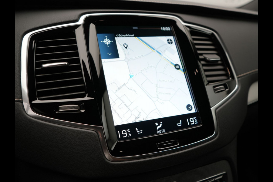Volvo XC90 T8 Recharge AWD R-Design Plug In Hybrid 394pk 7 Persoons Dealer O.H. PHEV | Lederen Sportstoelen Memory | Pilot Assist | Harman Kardon | Adaptive Cruise | Navigatie | Apple Carplay | Camera | Virtual | L.M. 22" | DAB |