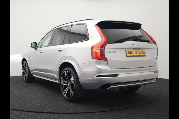 Volvo XC90 T8 Recharge AWD R-Design Plug In Hybrid 394pk 7 Persoons Dealer O.H. PHEV | Lederen Sportstoelen Memory | Pilot Assist | Harman Kardon | Adaptive Cruise | Navigatie | Apple Carplay | Camera | Virtual | L.M. 22" | DAB |