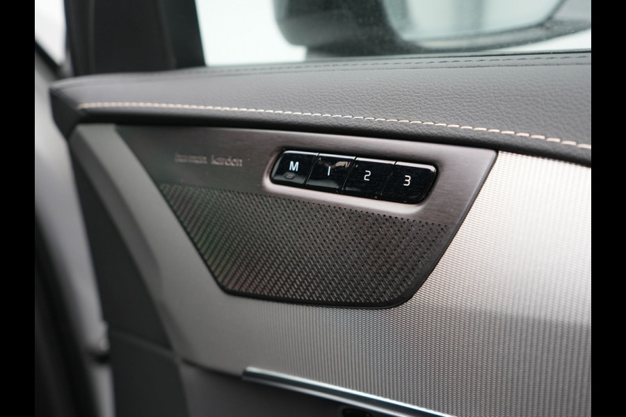 Volvo XC90 T8 Recharge AWD R-Design Plug In Hybrid 394pk 7 Persoons Dealer O.H. PHEV | Lederen Sportstoelen Memory | Pilot Assist | Harman Kardon | Adaptive Cruise | Navigatie | Apple Carplay | Camera | Virtual | L.M. 22" | DAB |
