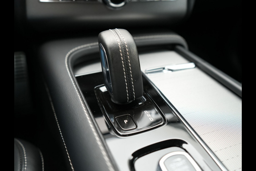 Volvo XC90 T8 Recharge AWD R-Design Plug In Hybrid 394pk 7 Persoons Dealer O.H. PHEV | Lederen Sportstoelen Memory | Pilot Assist | Harman Kardon | Adaptive Cruise | Navigatie | Apple Carplay | Camera | Virtual | L.M. 22" | DAB |