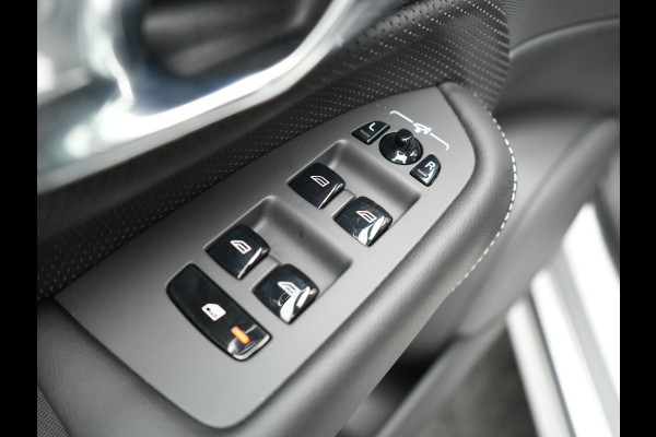 Volvo XC90 T8 Recharge AWD R-Design Plug In Hybrid 394pk 7 Persoons Dealer O.H. PHEV | Lederen Sportstoelen Memory | Pilot Assist | Harman Kardon | Adaptive Cruise | Navigatie | Apple Carplay | Camera | Virtual | L.M. 22" | DAB |