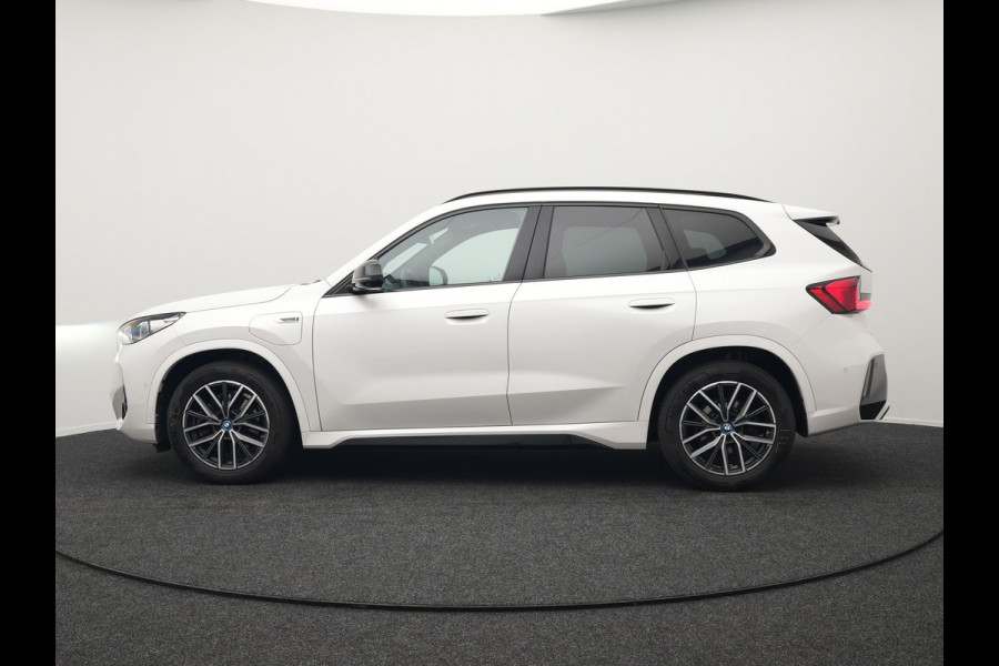 BMW X1 xDrive30e M-Sport Plug In Hybrid 326pk Dealer O.H PHEV | Adaptive Cruise | 360 Camera | Head Up | Adaptive Onderstel | Lederen Sportstoelen Massage & Memory | Harman Kardon | Widescreen Navi | Keyless | Sfeerverlichting |