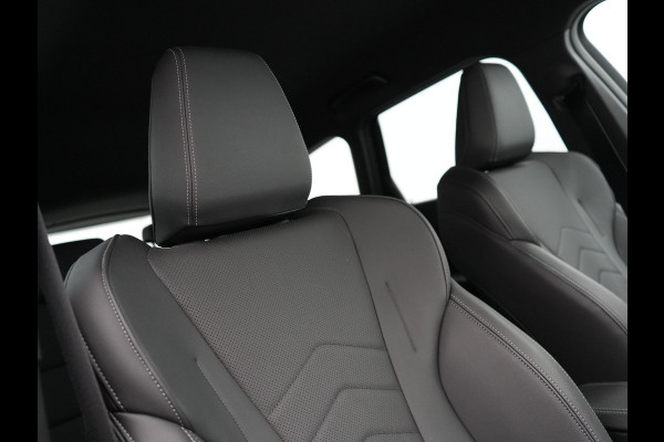 BMW X1 xDrive30e M-Sport Plug In Hybrid 326pk Dealer O.H PHEV | Adaptive Cruise | 360 Camera | Head Up | Adaptive Onderstel | Lederen Sportstoelen Massage & Memory | Harman Kardon | Widescreen Navi | Keyless | Sfeerverlichting |