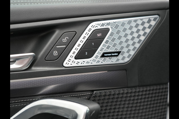 BMW X1 xDrive30e M-Sport Plug In Hybrid 326pk Dealer O.H PHEV | Adaptive Cruise | 360 Camera | Head Up | Adaptive Onderstel | Lederen Sportstoelen Massage & Memory | Harman Kardon | Widescreen Navi | Keyless | Sfeerverlichting |