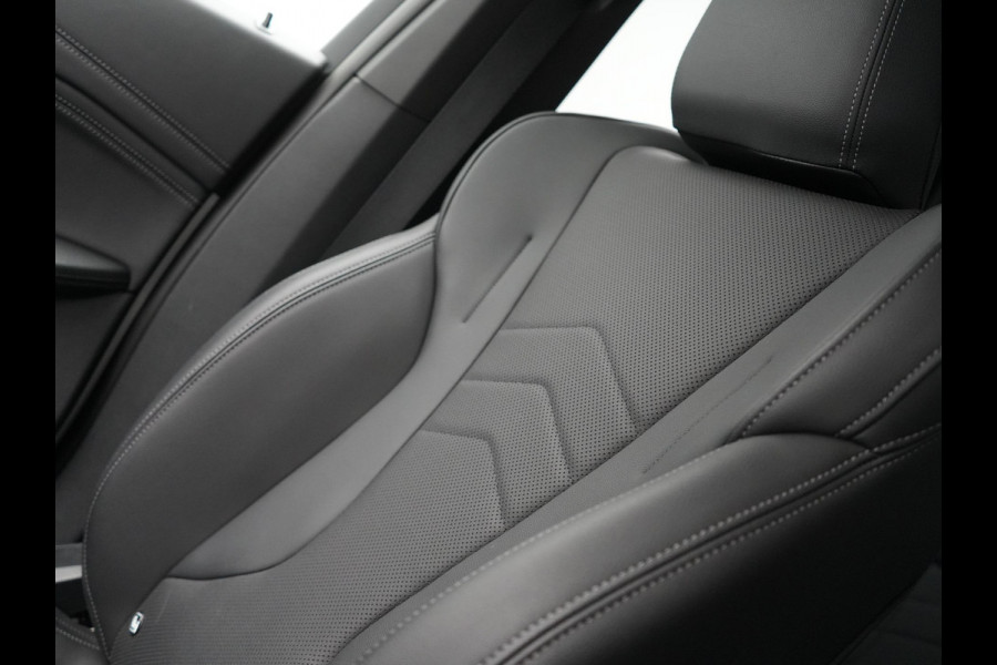 BMW X1 xDrive30e M-Sport Plug In Hybrid 326pk Dealer O.H PHEV | Adaptive Cruise | 360 Camera | Head Up | Adaptive Onderstel | Lederen Sportstoelen Massage & Memory | Harman Kardon | Widescreen Navi | Keyless | Sfeerverlichting |