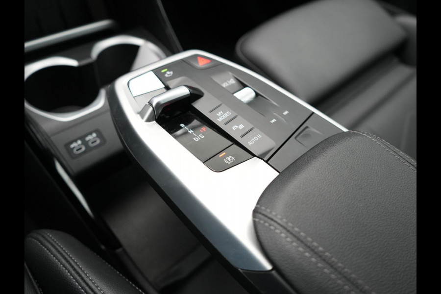 BMW X1 xDrive30e M-Sport Plug In Hybrid 326pk Dealer O.H PHEV | Adaptive Cruise | 360 Camera | Head Up | Adaptive Onderstel | Lederen Sportstoelen Massage & Memory | Harman Kardon | Widescreen Navi | Keyless | Sfeerverlichting |