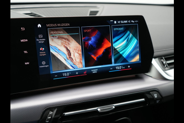 BMW X1 xDrive30e M-Sport Plug In Hybrid 326pk Dealer O.H PHEV | Adaptive Cruise | 360 Camera | Head Up | Adaptive Onderstel | Lederen Sportstoelen Massage & Memory | Harman Kardon | Widescreen Navi | Keyless | Sfeerverlichting |