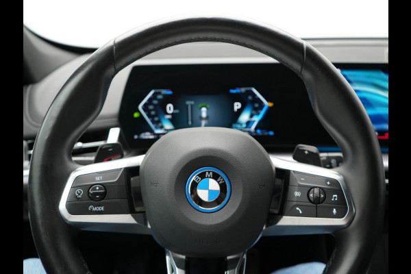 BMW X1 xDrive30e M-Sport Plug In Hybrid 326pk Dealer O.H PHEV | Adaptive Cruise | 360 Camera | Head Up | Adaptive Onderstel | Lederen Sportstoelen Massage & Memory | Harman Kardon | Widescreen Navi | Keyless | Sfeerverlichting |