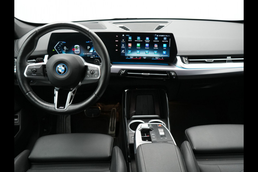 BMW X1 xDrive30e M-Sport Plug In Hybrid 326pk Dealer O.H PHEV | Adaptive Cruise | 360 Camera | Head Up | Adaptive Onderstel | Lederen Sportstoelen Massage & Memory | Harman Kardon | Widescreen Navi | Keyless | Sfeerverlichting |