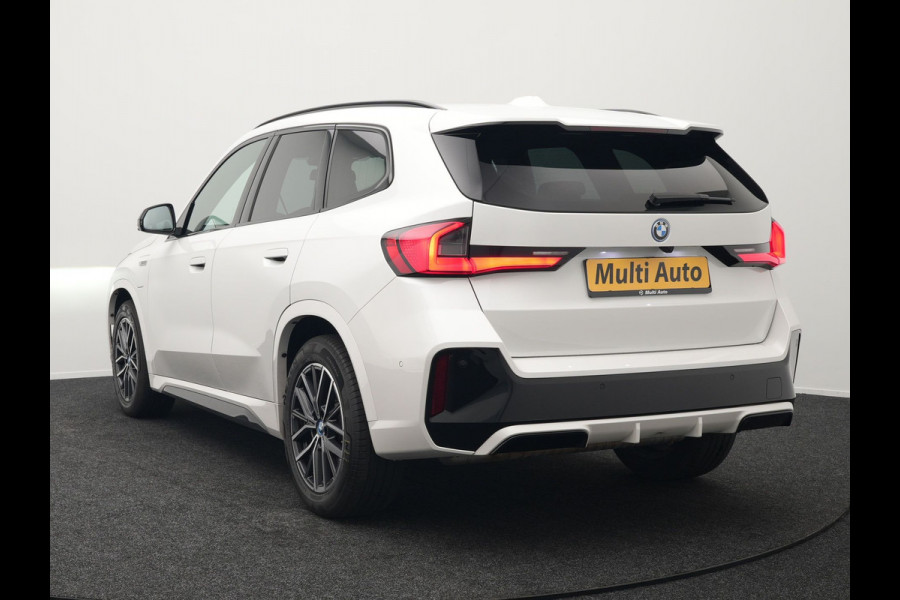 BMW X1 xDrive30e M-Sport Plug In Hybrid 326pk Dealer O.H PHEV | Adaptive Cruise | 360 Camera | Head Up | Adaptive Onderstel | Lederen Sportstoelen Massage & Memory | Harman Kardon | Widescreen Navi | Keyless | Sfeerverlichting |