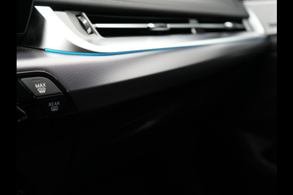 BMW X1 xDrive30e M-Sport Plug In Hybrid 326pk Dealer O.H PHEV | Adaptive Cruise | 360 Camera | Head Up | Adaptive Onderstel | Lederen Sportstoelen Massage & Memory | Harman Kardon | Widescreen Navi | Keyless | Sfeerverlichting |
