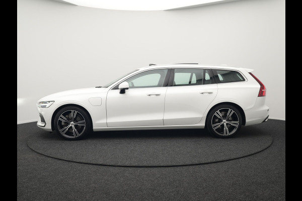 Volvo V60 T6 Recharge AWD Inscription Plug In Hybrid 33.000 KM !! Dealer O.H. PHEV | Panodak | Adaptive Cruise | Lederen Sportstoelen Memory | Trekhaak af Fabriek | Harman Kardon | Navigatie | Apple Carplay | Acam | L.M. 19" | Stoel & Stuurverwarming | DAB | Virtual |