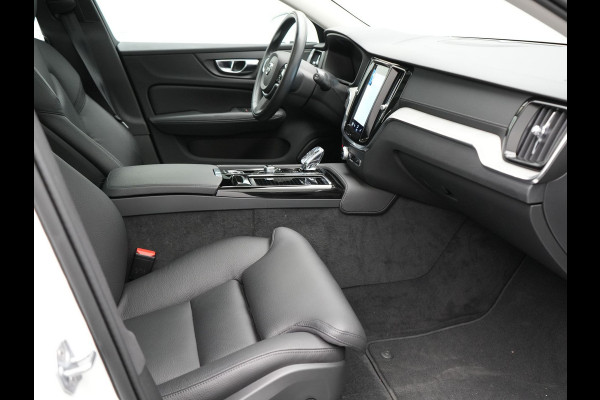 Volvo V60 T6 Recharge AWD Inscription Plug In Hybrid 33.000 KM !! Dealer O.H. PHEV | Panodak | Adaptive Cruise | Lederen Sportstoelen Memory | Trekhaak af Fabriek | Harman Kardon | Navigatie | Apple Carplay | Acam | L.M. 19" | Stoel & Stuurverwarming | DAB | Virtual |