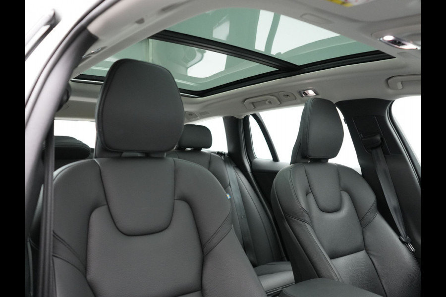Volvo V60 T6 Recharge AWD Inscription Plug In Hybrid 33.000 KM !! Dealer O.H. PHEV | Panodak | Adaptive Cruise | Lederen Sportstoelen Memory | Trekhaak af Fabriek | Harman Kardon | Navigatie | Apple Carplay | Acam | L.M. 19" | Stoel & Stuurverwarming | DAB | Virtual |