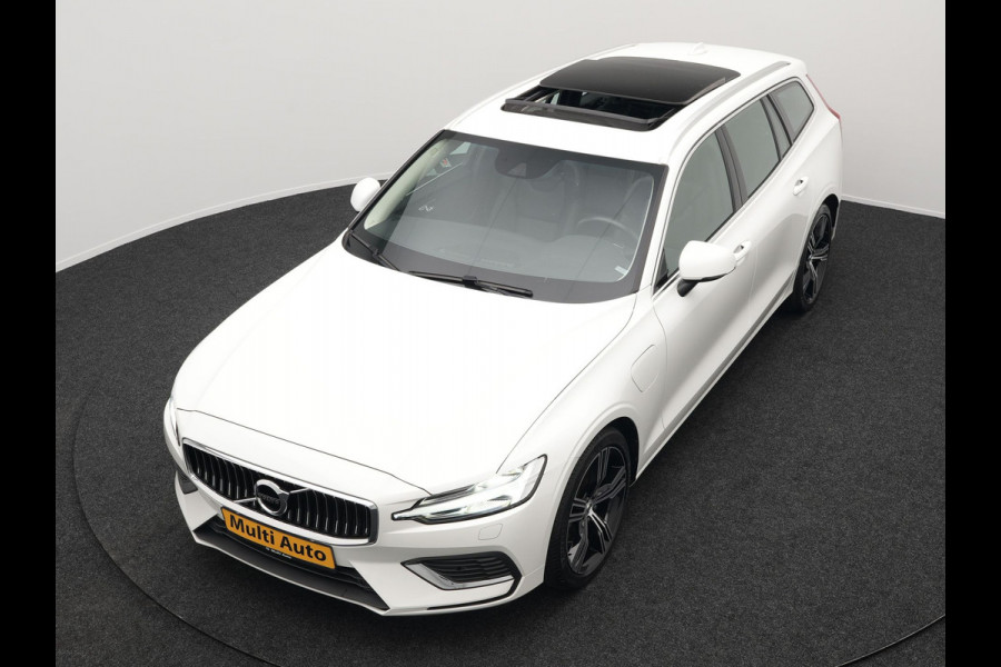 Volvo V60 T6 Recharge AWD Inscription Plug In Hybrid 33.000 KM !! Dealer O.H. PHEV | Panodak | Adaptive Cruise | Lederen Sportstoelen Memory | Trekhaak af Fabriek | Harman Kardon | Navigatie | Apple Carplay | Acam | L.M. 19" | Stoel & Stuurverwarming | DAB | Virtual |