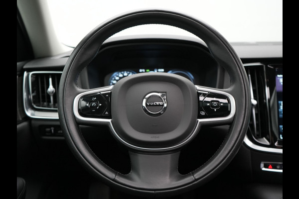 Volvo V60 T6 Recharge AWD Inscription Plug In Hybrid 33.000 KM !! Dealer O.H. PHEV | Panodak | Adaptive Cruise | Lederen Sportstoelen Memory | Trekhaak af Fabriek | Harman Kardon | Navigatie | Apple Carplay | Acam | L.M. 19" | Stoel & Stuurverwarming | DAB | Virtual |