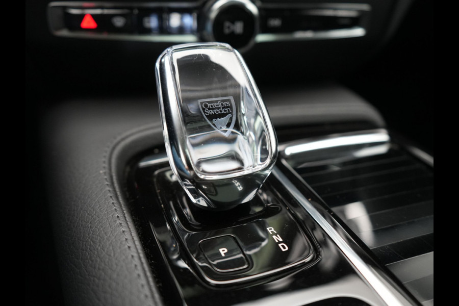 Volvo V60 T6 Recharge AWD Inscription Plug In Hybrid 33.000 KM !! Dealer O.H. PHEV | Panodak | Adaptive Cruise | Lederen Sportstoelen Memory | Trekhaak af Fabriek | Harman Kardon | Navigatie | Apple Carplay | Acam | L.M. 19" | Stoel & Stuurverwarming | DAB | Virtual |