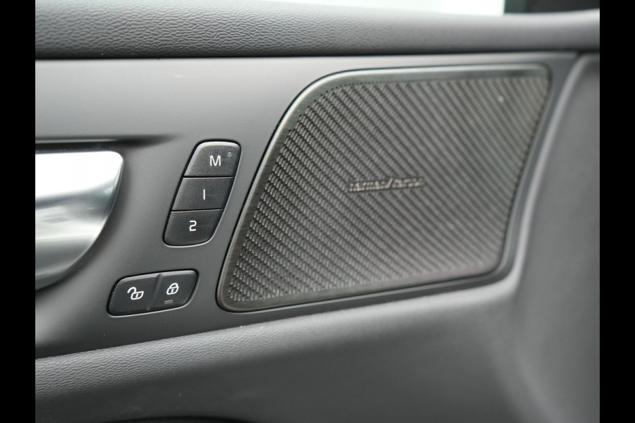 Volvo V60 T6 Recharge AWD Inscription Plug In Hybrid 33.000 KM !! Dealer O.H. PHEV | Panodak | Adaptive Cruise | Lederen Sportstoelen Memory | Trekhaak af Fabriek | Harman Kardon | Navigatie | Apple Carplay | Acam | L.M. 19" | Stoel & Stuurverwarming | DAB | Virtual |