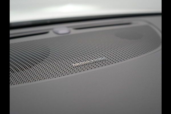 Volvo V60 T6 Recharge AWD Inscription Plug In Hybrid 33.000 KM !! Dealer O.H. PHEV | Panodak | Adaptive Cruise | Lederen Sportstoelen Memory | Trekhaak af Fabriek | Harman Kardon | Navigatie | Apple Carplay | Acam | L.M. 19" | Stoel & Stuurverwarming | DAB | Virtual |