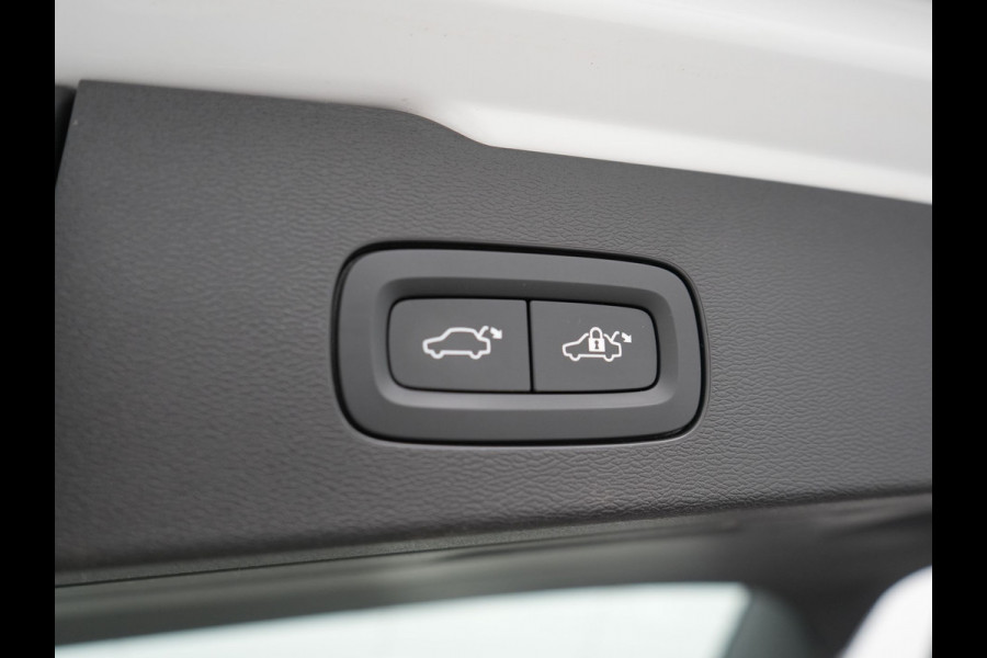 Volvo V60 T6 Recharge AWD Inscription Plug In Hybrid 33.000 KM !! Dealer O.H. PHEV | Panodak | Adaptive Cruise | Lederen Sportstoelen Memory | Trekhaak af Fabriek | Harman Kardon | Navigatie | Apple Carplay | Acam | L.M. 19" | Stoel & Stuurverwarming | DAB | Virtual |