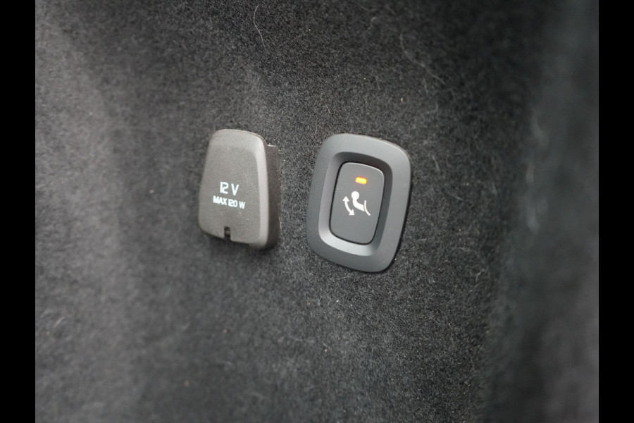 Volvo V60 T6 Recharge AWD Inscription Plug In Hybrid 33.000 KM !! Dealer O.H. PHEV | Panodak | Adaptive Cruise | Lederen Sportstoelen Memory | Trekhaak af Fabriek | Harman Kardon | Navigatie | Apple Carplay | Acam | L.M. 19" | Stoel & Stuurverwarming | DAB | Virtual |