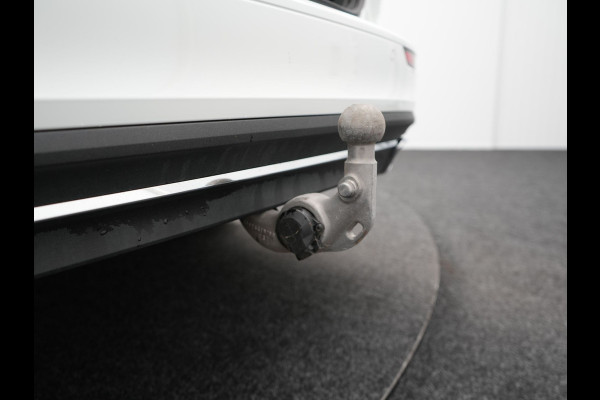 Volvo V60 T6 Recharge AWD Inscription Plug In Hybrid 33.000 KM !! Dealer O.H. PHEV | Panodak | Adaptive Cruise | Lederen Sportstoelen Memory | Trekhaak af Fabriek | Harman Kardon | Navigatie | Apple Carplay | Acam | L.M. 19" | Stoel & Stuurverwarming | DAB | Virtual |