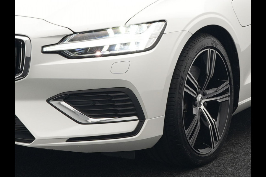 Volvo V60 T6 Recharge AWD Inscription Plug In Hybrid 33.000 KM !! Dealer O.H. PHEV | Panodak | Adaptive Cruise | Lederen Sportstoelen Memory | Trekhaak af Fabriek | Harman Kardon | Navigatie | Apple Carplay | Acam | L.M. 19" | Stoel & Stuurverwarming | DAB | Virtual |