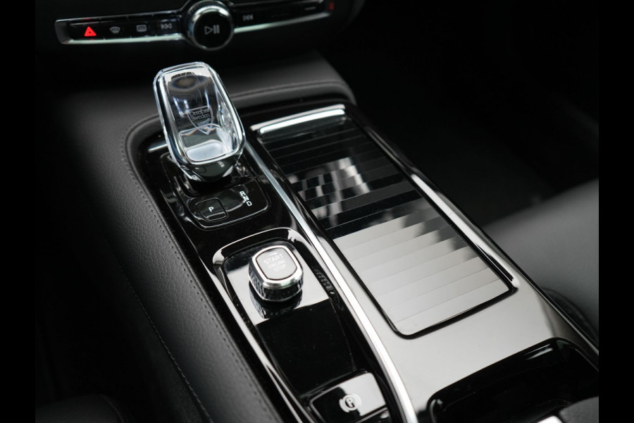 Volvo V60 T6 Recharge AWD Inscription Plug In Hybrid 33.000 KM !! Dealer O.H. PHEV | Panodak | Adaptive Cruise | Lederen Sportstoelen Memory | Trekhaak af Fabriek | Harman Kardon | Navigatie | Apple Carplay | Acam | L.M. 19" | Stoel & Stuurverwarming | DAB | Virtual |