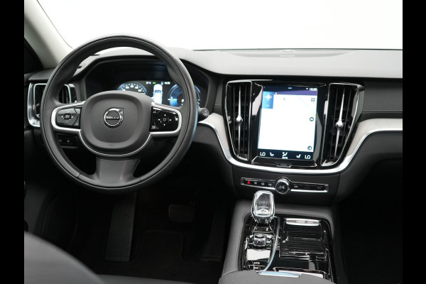 Volvo V60 T6 Recharge AWD Inscription Plug In Hybrid 33.000 KM !! Dealer O.H. PHEV | Panodak | Adaptive Cruise | Lederen Sportstoelen Memory | Trekhaak af Fabriek | Harman Kardon | Navigatie | Apple Carplay | Acam | L.M. 19" | Stoel & Stuurverwarming | DAB | Virtual |