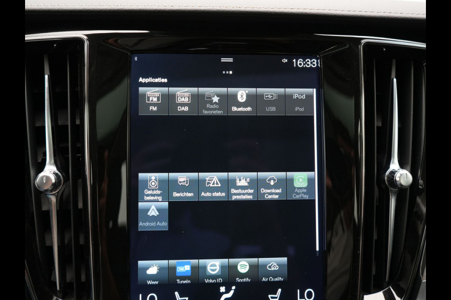 Volvo V60 T6 Recharge AWD Inscription Plug In Hybrid 33.000 KM !! Dealer O.H. PHEV | Panodak | Adaptive Cruise | Lederen Sportstoelen Memory | Trekhaak af Fabriek | Harman Kardon | Navigatie | Apple Carplay | Acam | L.M. 19" | Stoel & Stuurverwarming | DAB | Virtual |