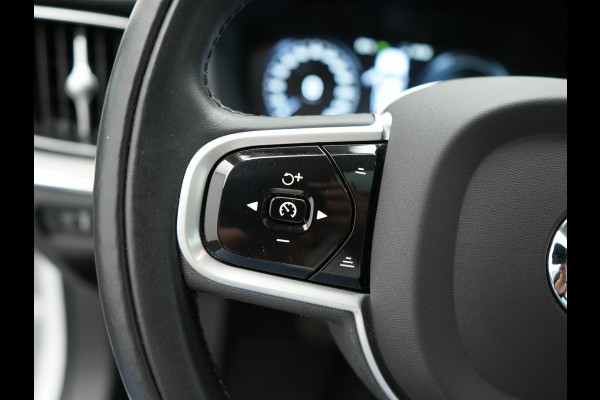 Volvo V60 T6 Recharge AWD Inscription Plug In Hybrid 33.000 KM !! Dealer O.H. PHEV | Panodak | Adaptive Cruise | Lederen Sportstoelen Memory | Trekhaak af Fabriek | Harman Kardon | Navigatie | Apple Carplay | Acam | L.M. 19" | Stoel & Stuurverwarming | DAB | Virtual |