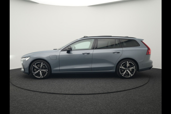 Volvo V60 T8 AWD Plus Dark Plug In Hybrid Thunder Grey 455pk Dealer O.H. Long Range PHEV | Panodak | Lederen Sportstoelen Memory | Pilot Assist | Google Assistant | Adaptive Cruise | Harman Kardon | Camera | Apple Carplay | Stoel & Stuurverwarming |