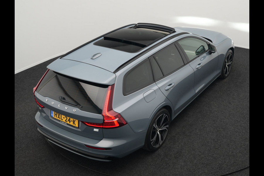 Volvo V60 T8 AWD Plus Dark Plug In Hybrid Thunder Grey 455pk Dealer O.H. Long Range PHEV | Panodak | Lederen Sportstoelen Memory | Pilot Assist | Google Assistant | Adaptive Cruise | Harman Kardon | Camera | Apple Carplay | Stoel & Stuurverwarming |