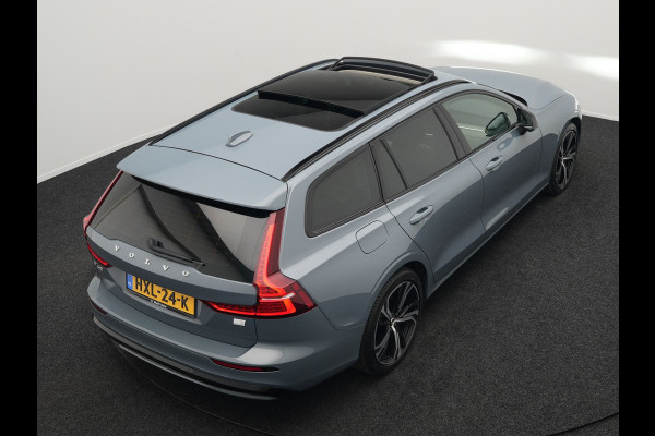 Volvo V60 T8 AWD Plus Dark Plug In Hybrid Thunder Grey 455pk Dealer O.H. Long Range PHEV | Panodak | Lederen Sportstoelen Memory | Pilot Assist | Google Assistant | Adaptive Cruise | Harman Kardon | Camera | Apple Carplay | Stoel & Stuurverwarming |