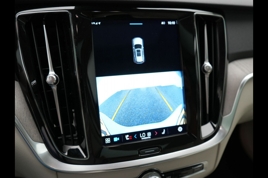 Volvo V60 T8 AWD Plus Dark Plug In Hybrid Thunder Grey 455pk Dealer O.H. Long Range PHEV | Panodak | Lederen Sportstoelen Memory | Pilot Assist | Google Assistant | Adaptive Cruise | Harman Kardon | Camera | Apple Carplay | Stoel & Stuurverwarming |