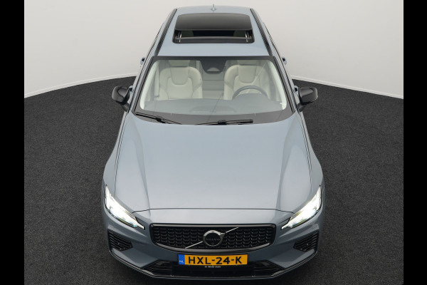 Volvo V60 T8 AWD Plus Dark Plug In Hybrid Thunder Grey 455pk Dealer O.H. Long Range PHEV | Panodak | Lederen Sportstoelen Memory | Pilot Assist | Google Assistant | Adaptive Cruise | Harman Kardon | Camera | Apple Carplay | Stoel & Stuurverwarming |