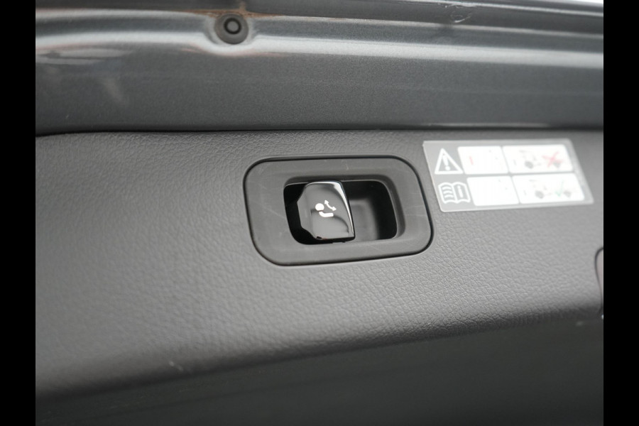 Mercedes-Benz C-Klasse Estate 300 e AMG Night Plug In Hybrid 320pk Dealer O.H. NIEUW MODEL PHEV | Panodak | Trekhaak af Fabriek | Alcantara Sportstoelen Verwarmd | Sfeerverlichting | Navigatie | Apple Carplay | Virtual | Camera | DAB |