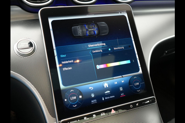 Mercedes-Benz C-Klasse Estate 300 e AMG Night Plug In Hybrid 320pk Dealer O.H. NIEUW MODEL PHEV | Panodak | Trekhaak af Fabriek | Alcantara Sportstoelen Verwarmd | Sfeerverlichting | Navigatie | Apple Carplay | Virtual | Camera | DAB |