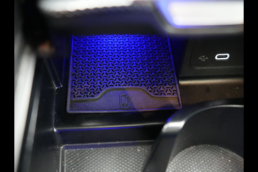 Mercedes-Benz C-Klasse Estate 300 e AMG Night Plug In Hybrid 320pk Dealer O.H. NIEUW MODEL PHEV | Panodak | Trekhaak af Fabriek | Alcantara Sportstoelen Verwarmd | Sfeerverlichting | Navigatie | Apple Carplay | Virtual | Camera | DAB |