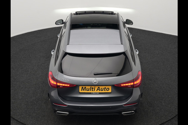 Mercedes-Benz C-Klasse Estate 300 e AMG Night Plug In Hybrid 320pk Dealer O.H. NIEUW MODEL PHEV | Panodak | Trekhaak af Fabriek | Alcantara Sportstoelen Verwarmd | Sfeerverlichting | Navigatie | Apple Carplay | Virtual | Camera | DAB |