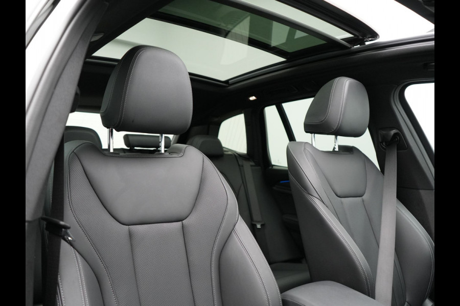 BMW X3 xDrive30e M Sport Plug In Hybrid PHEV | Facelift | Panodak | Carplay | Lederen Sportstoelen Verwarmd | Camera | Sfeerverlichting | Keyless |