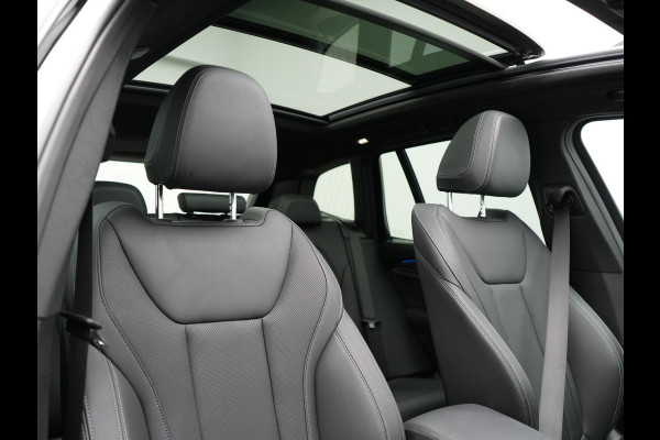 BMW X3 xDrive30e M Sport Plug In Hybrid PHEV | Facelift | Panodak | Carplay | Lederen Sportstoelen Verwarmd | Camera | Sfeerverlichting | Keyless |