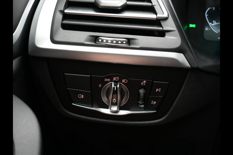 BMW X3 xDrive30e M Sport Plug In Hybrid PHEV | Facelift | Panodak | Carplay | Lederen Sportstoelen Verwarmd | Camera | Sfeerverlichting | Keyless |