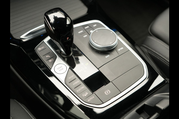 BMW X3 xDrive30e M Sport Plug In Hybrid PHEV | Facelift | Panodak | Carplay | Lederen Sportstoelen Verwarmd | Camera | Sfeerverlichting | Keyless |